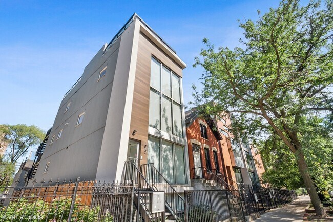 Primary Photo - 1547 N Wood St