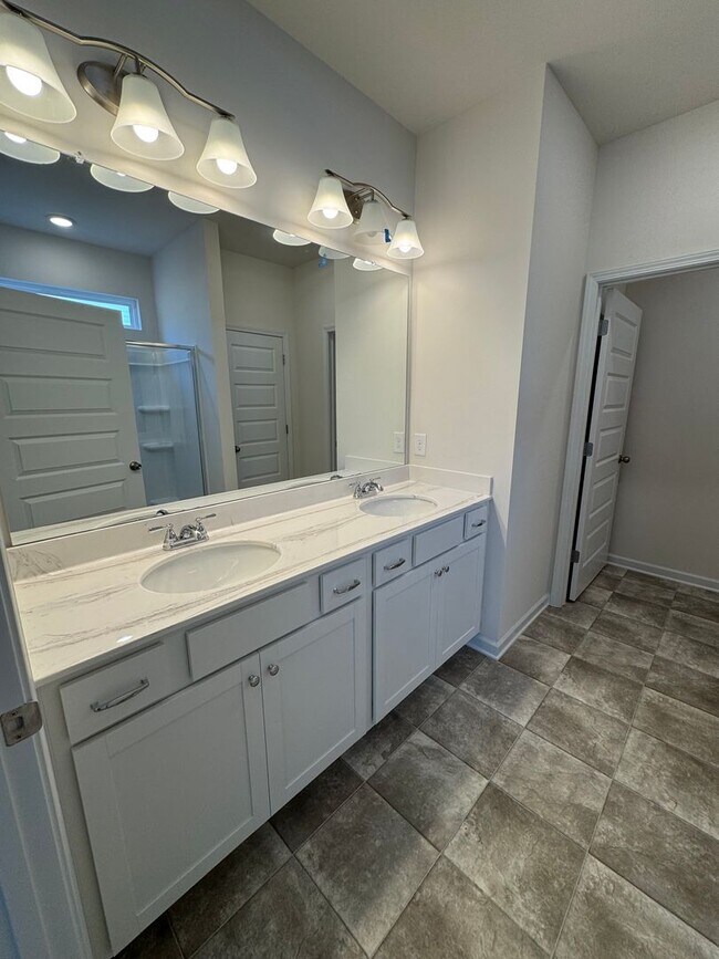 Building Photo - Brand New 3/2.5 House in Armuchee- $2,150