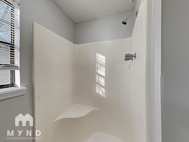 Building Photo - 629 Bennett Dr