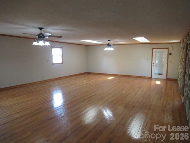 Building Photo - 7800 Cherry Point Dr