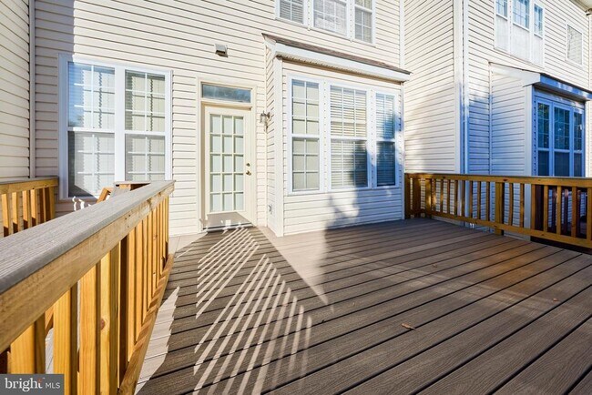 Building Photo - 685 Springhouse Square SE