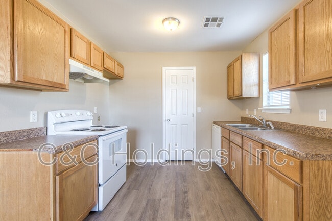 Building Photo - 914 Rockwood Ave