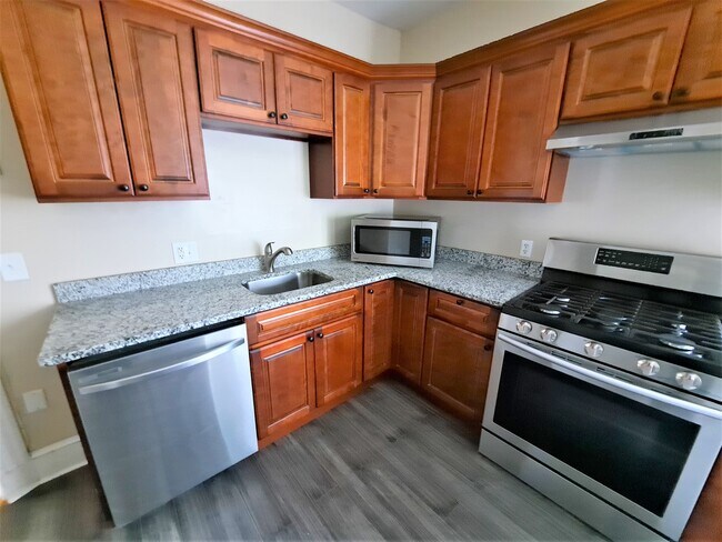 Primary Photo - 92 Waumbeck St