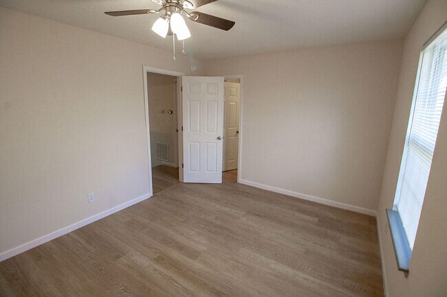 Building Photo - 5340 Godas Cir