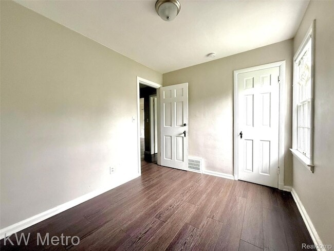 Building Photo - 1305 Collegewood St