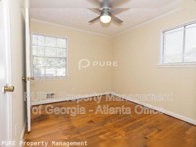 Building Photo - 951 Majesty Ln