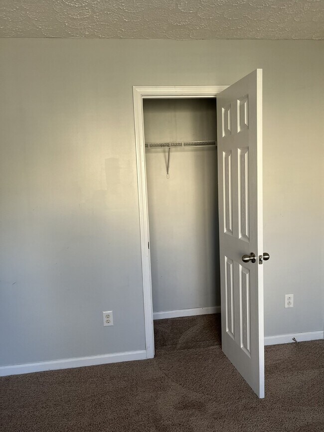 Building Photo - "Spacious 3-Bedroom Townhouse Retreat with Fireplace & Hardwood Floors in Antioch!"