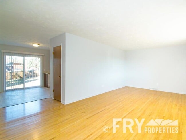 Building Photo - Bright, Clean Ranch Home in Sherrelwood