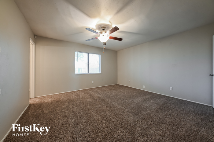 Building Photo - 10010 Ironwood Ln