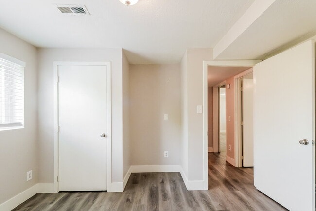 Building Photo - 5408 Hunter Dr