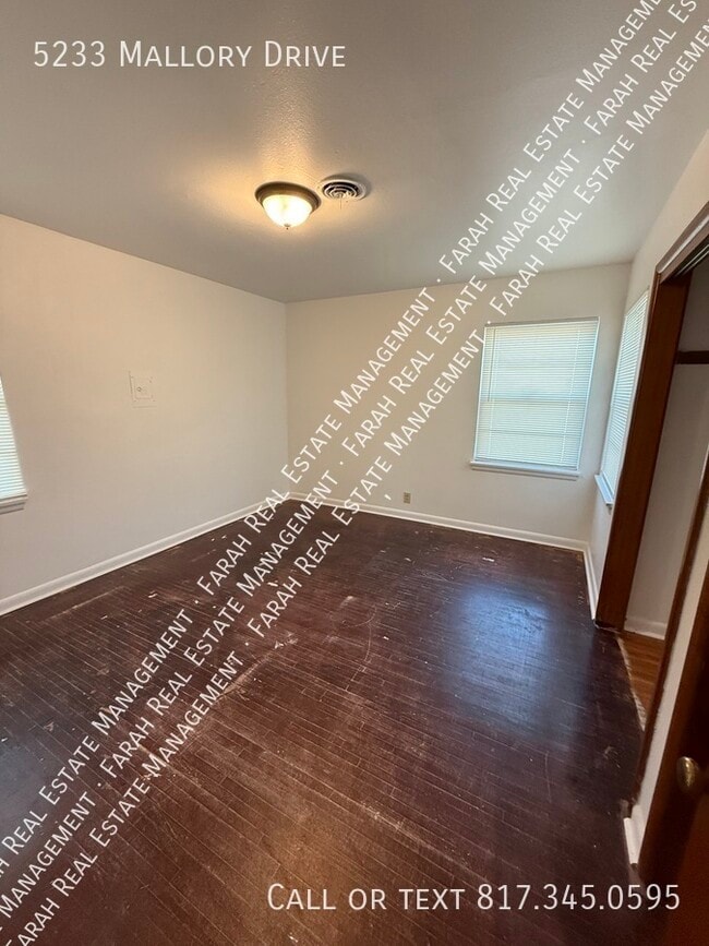 Building Photo - 5233 Mallory Dr