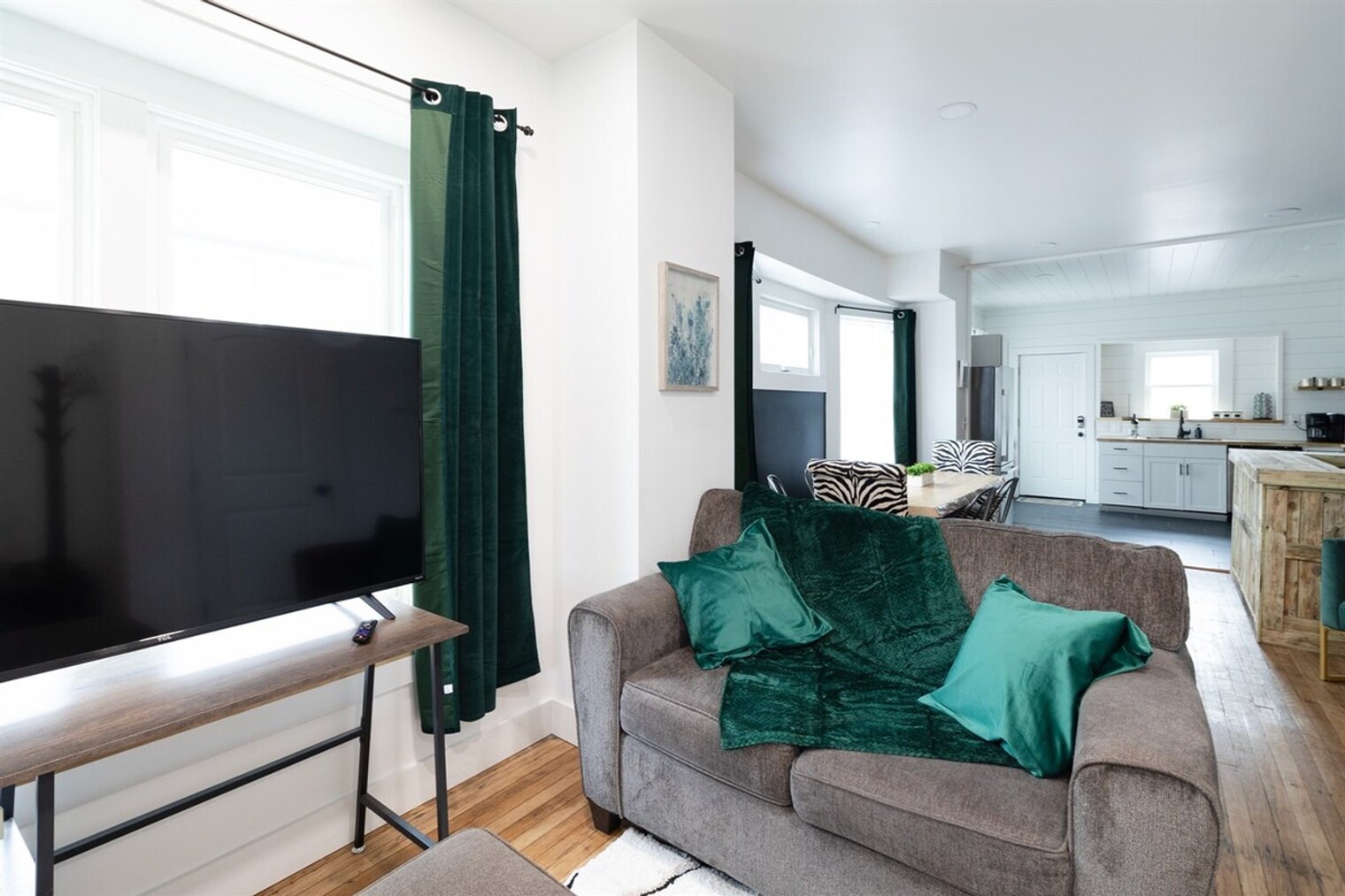 Building Photo - 10628 Lee Ave