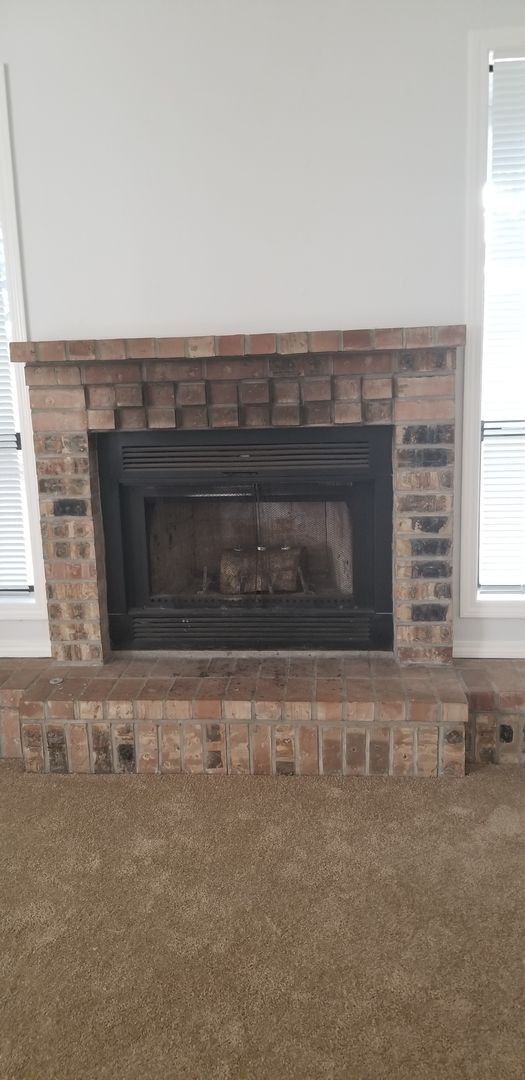 Building Photo - 3 BEDROOM CLOSE TO TIGARD HIGH SCHOOL