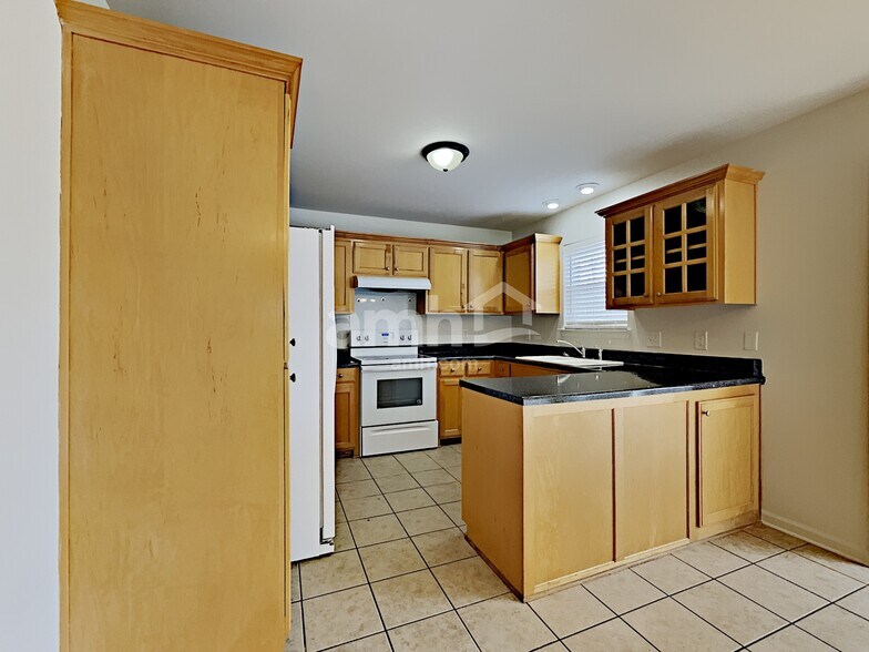 Building Photo - 679 Whispering Breeze