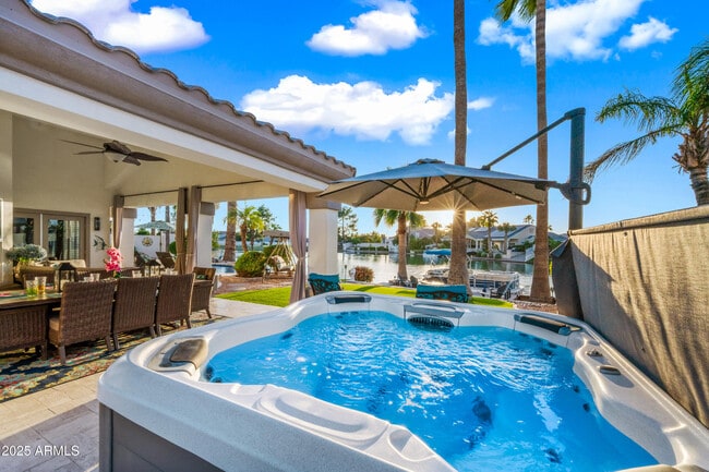 Building Photo - 1817 E Willow Tree Ct