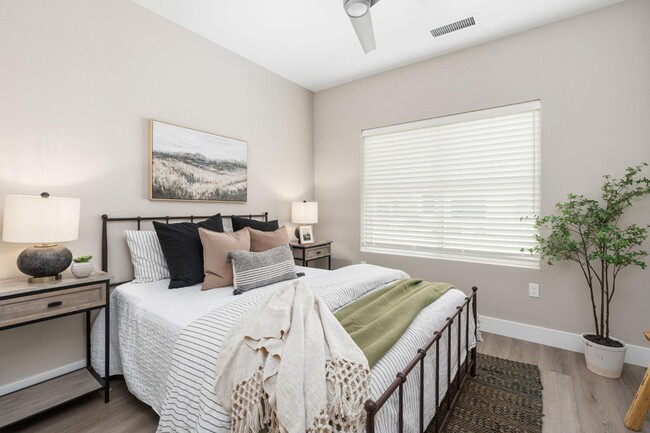 Building Photo - 2806 E Alluvial Ave