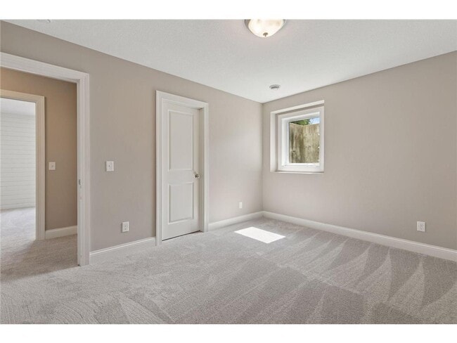 Building Photo - 16588 E Lake Dr