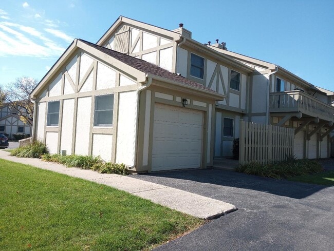 Building Photo - 110 Queens Cove
