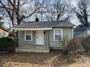 Building Photo - Ready to show!