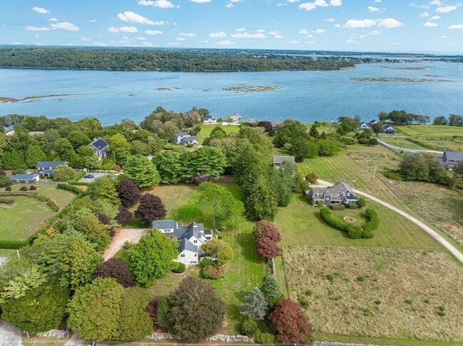 Building Photo - 540 River Rd