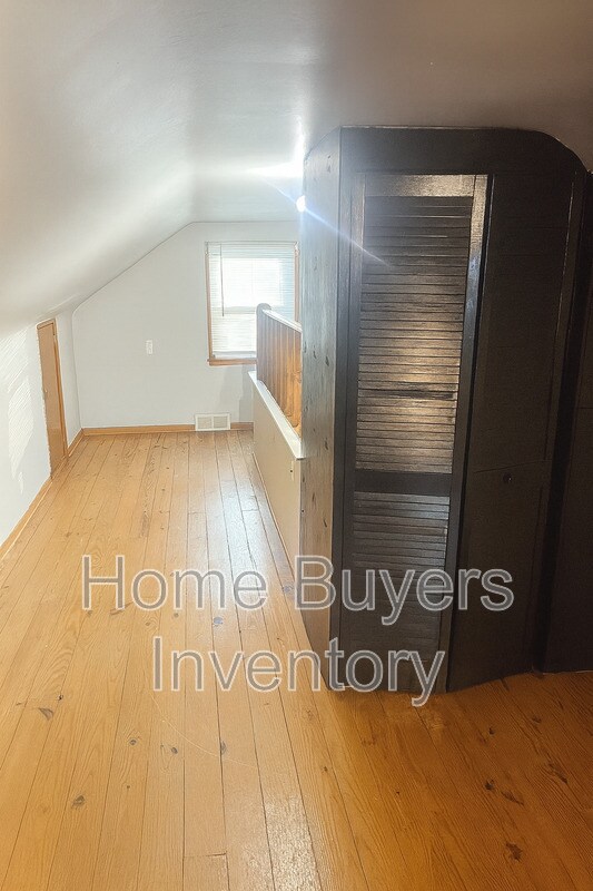 Building Photo - 2235 Ridgelawn Ave