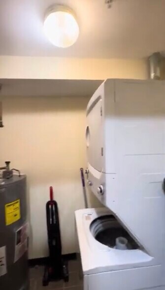 Building Photo - 1404 Beacon St