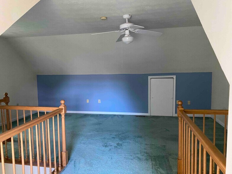 Loft, with lots storage in eaves - 30 Charter St