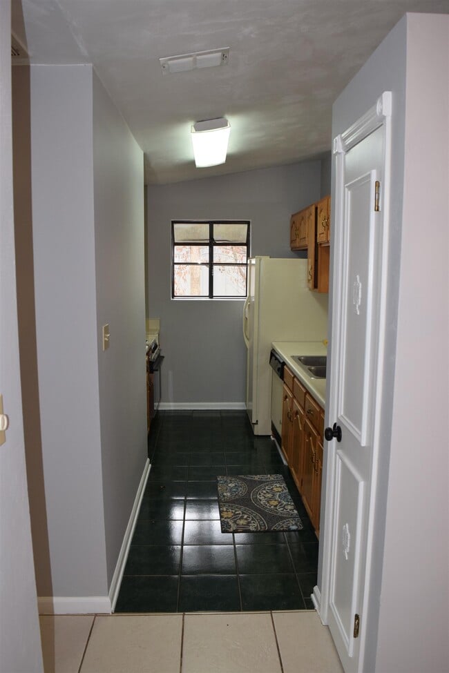 Building Photo - 2654 Millbank Dr