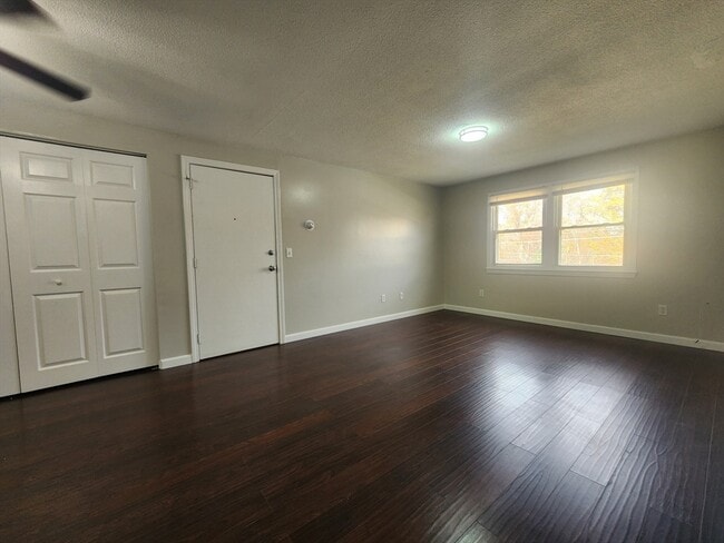 Building Photo - 134 Tyngsboro Rd