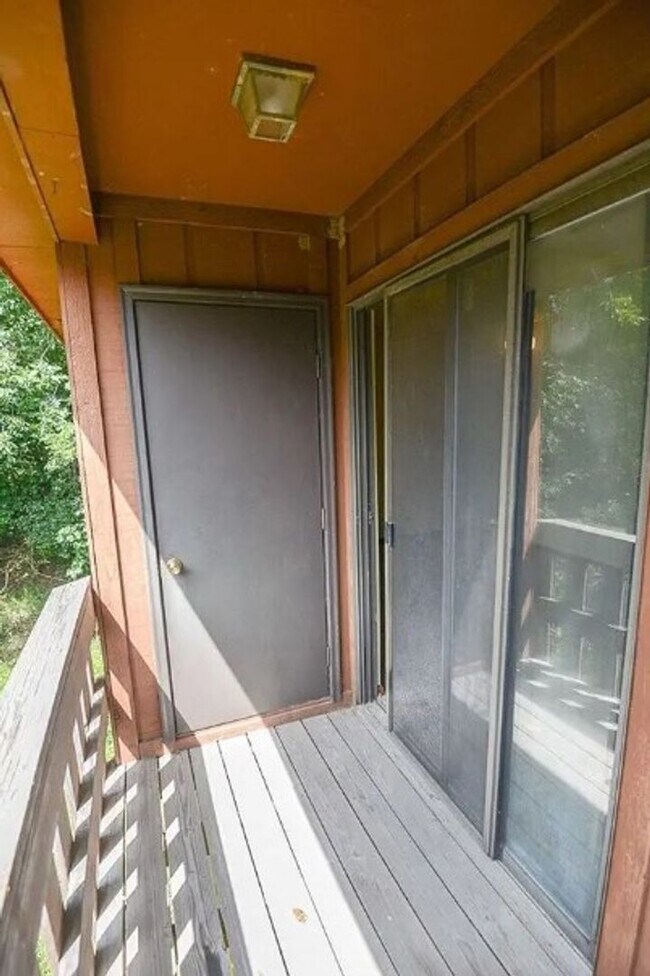 Building Photo - 1836 W Tharpe St