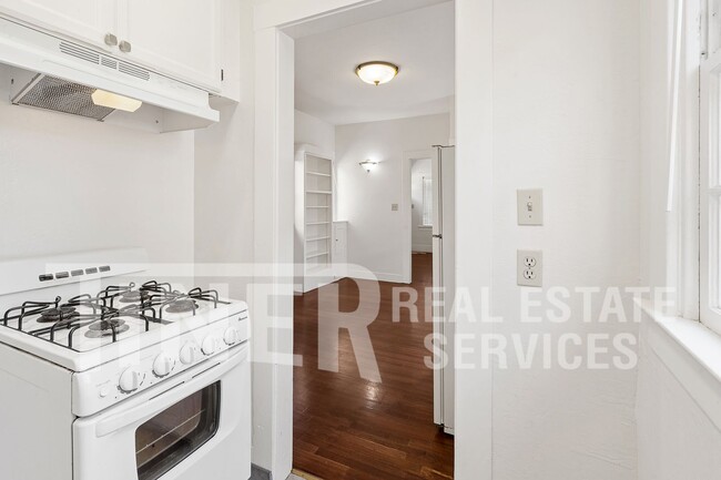 Building Photo - 2133 Marshall Way