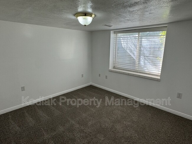Building Photo - 1668 W Rockbridge Dr