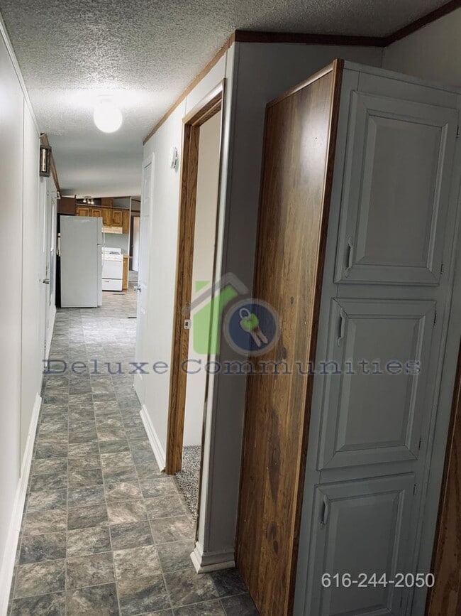 Building Photo - 3 Bedroom 2 Bathroom Manufactured Home