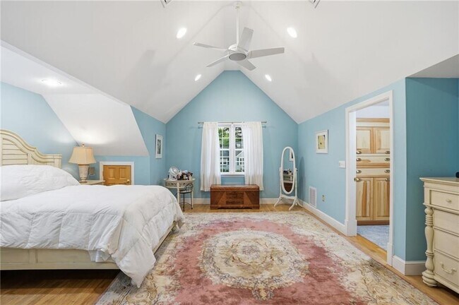 Building Photo - 97 Kenson Dr