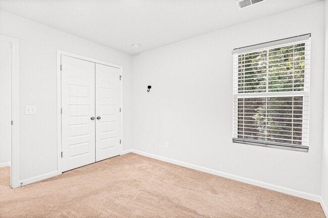 Building Photo - 504 Minim St