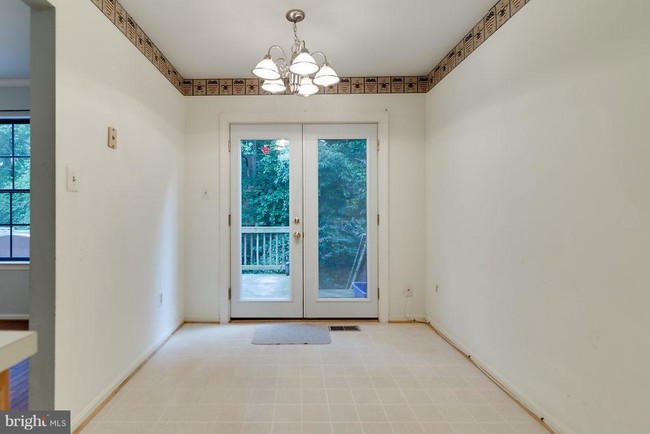 Building Photo - 7608 Southern Oak Dr