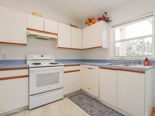 Building Photo - 483 Melrose Ln