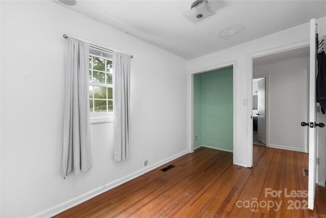 Building Photo - 387 Woodlawn Ave