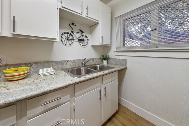 Building Photo - 1146 N Loma Vista Dr