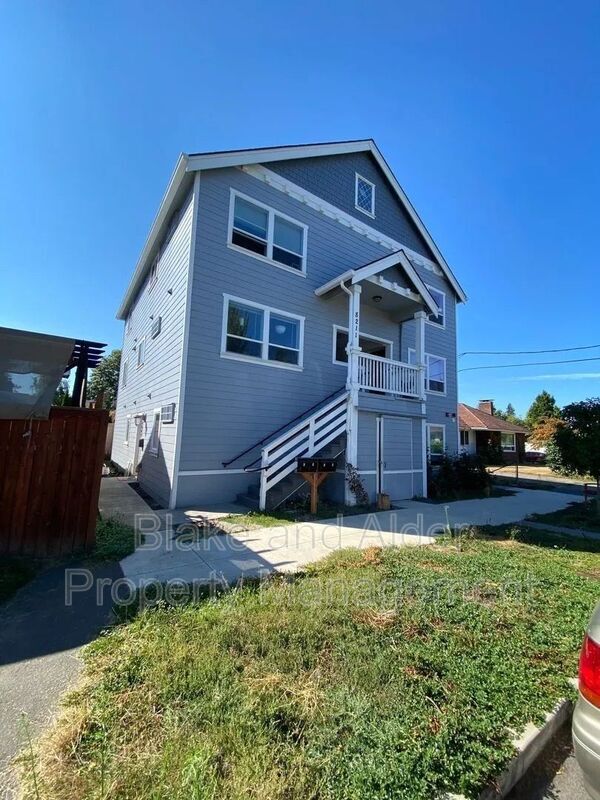 Building Photo - 8211 N Montana Ave