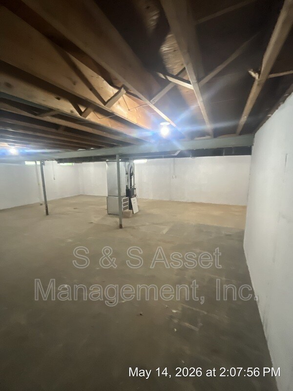 Building Photo - 4106 Stillwell Ave