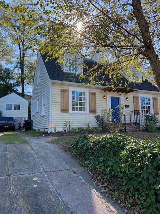 Building Photo - FOR RENT in LAKE BOTTOM! Available June 8th