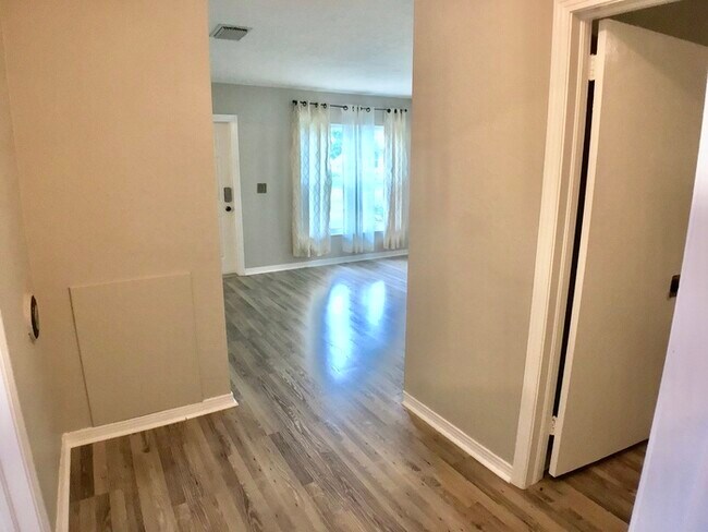 Building Photo - Charming 3/2 home in South Tampa
