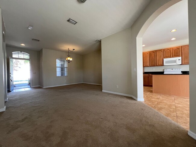 Building Photo - $2,195 ** Annual ** 4 Bedroom / 3 Bath * S...