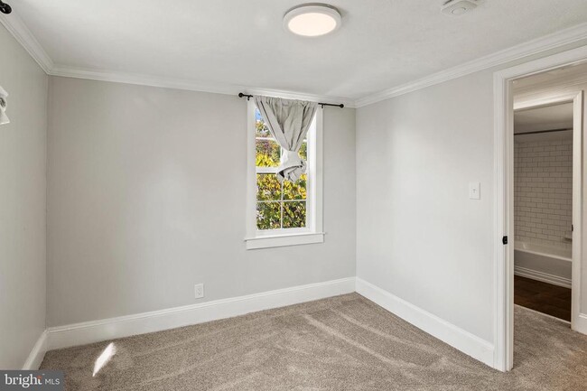 Building Photo - 2201 Alvin Ave