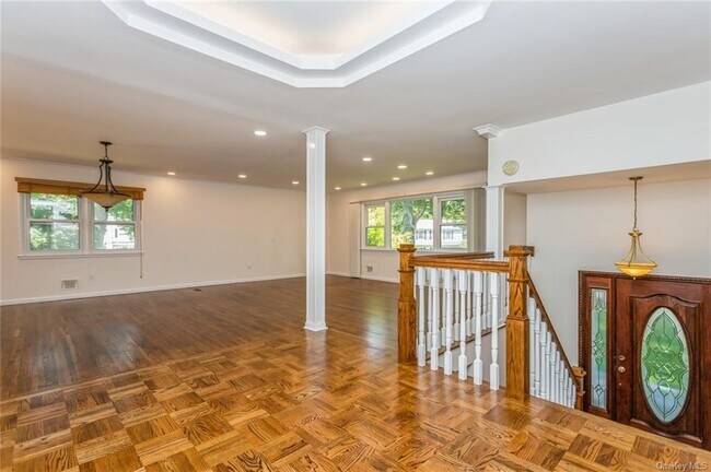 Building Photo - 2 Merion Dr