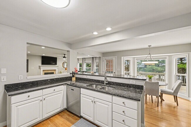 Building Photo - Freshly Renovated 4 Bedroom Home In Centerville OH