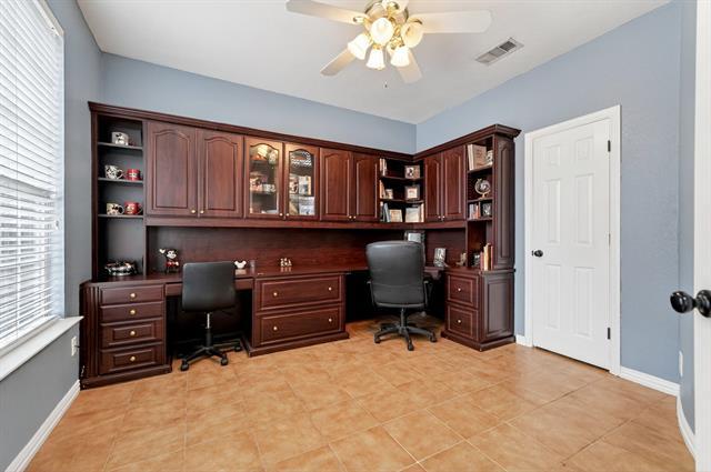 Building Photo - 8310 Sawgrass Ln