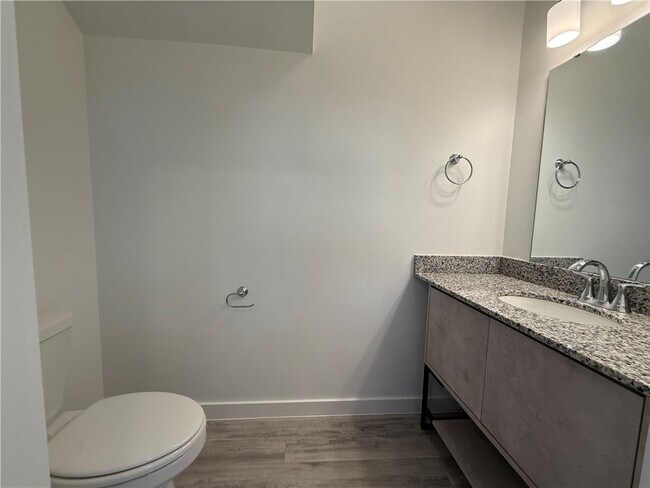 Building Photo - 1051 States Ave