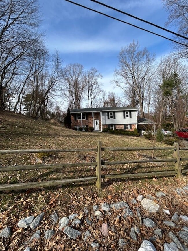 Building Photo - Rooms for Rent, Shared Living in a Beautiful Furnished Home